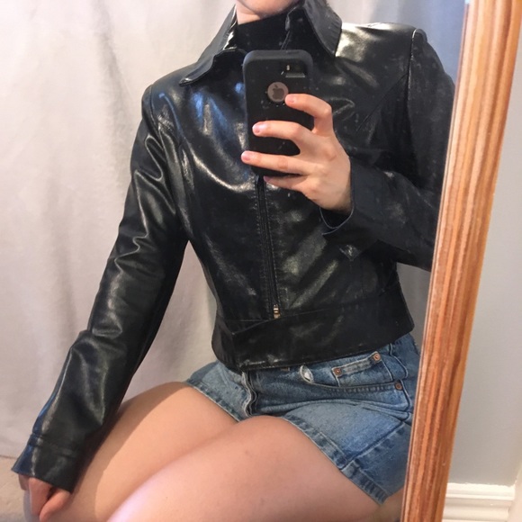 Black Shiny Cropped Leather Jacket - Picture 5 of 8